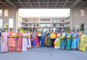 పూలనే దేవతగా భావించి పూజించే పండుగ బతుకమ్మ పండుగ,