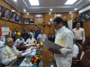 ఎమ్మెల్యేగా ప్రమాణ స్వీకారం చేసిన ప్రశాంత్ కిషోర్