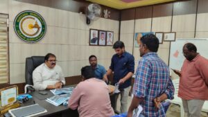 గుడివాడ పురపాలక సంఘంలో స్వచ్ఛంద్ర కార్పొరేషన్ చైర్మన్ కొమ్మారెడ్డి పట్టాభి సమీక్ష సమావేశం