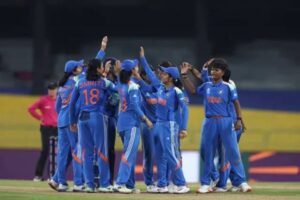 నేడు పాక్‌తో భారత్ హై-వోల్టేజ్ మ్యాచ్….